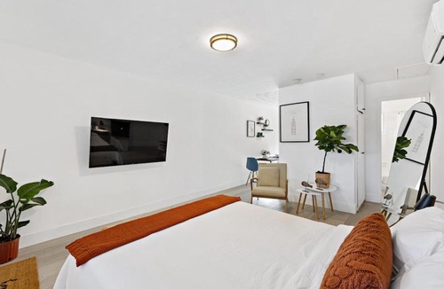 Lake Ridge Apartment | Lovely Rental Unit with free Parking on Premises