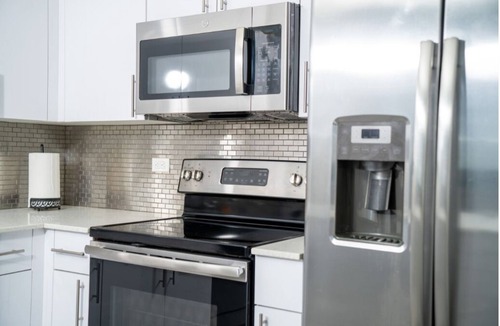 Miramar Apartment | Lovely spacious 1 bedroom vacation home local to many activities