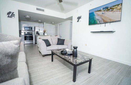 Miramar Apartment | Lovely spacious 1 bedroom vacation home local to many activities