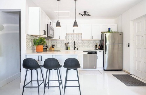 Coral Ridge Isles Apartment | Lovely Studio Suite - Heated Pool - 10 mins Beach