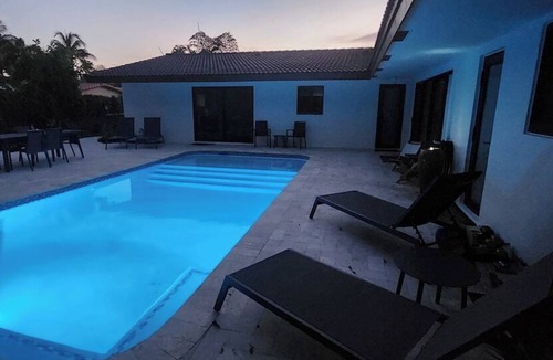 Coral Ridge Isles Apartment | Lovely Studio Suite - Heated Pool - 10 mins Beach