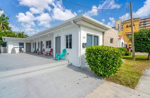 Hollywood South Central Beach Apartment | Lovely Studio Walking Distance To Ocean - Suite 7