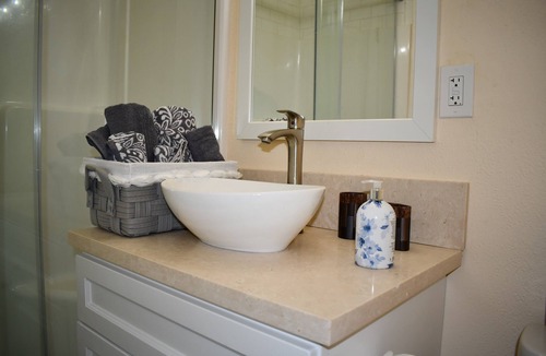 Warner Center Apartment | Low cost Luxury Brand New Private one Bedroom in Woodland Hills, CA