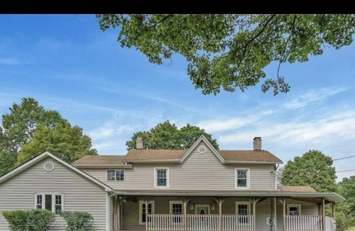 Washingtonville Villa | Low key 3 bedroom 1 acre villa with a pool !!