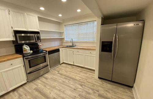 Coconut Grove House | LT PROMO!🐕‍🦺❤💗GROVE HOUSE BIG FENCED YARD Idyllic location-Pets