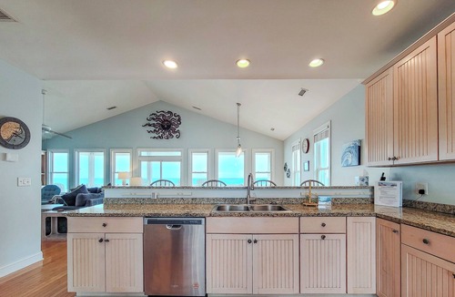 Surf City House | Lucky Enough – Pets Welcome, Ocean Views Included