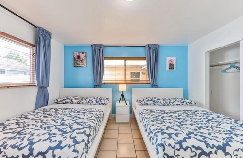 Highland Garden House | Lucky Family Charm STR-2750