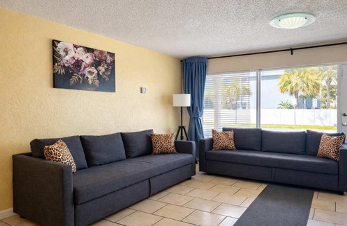 Highland Garden House | Lucky Family Charm STR-2750