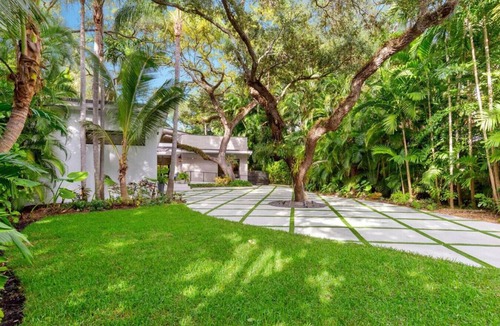 Northeast Coconut Grove House | Lush Villa with heated Pool sleeps 13, Location!