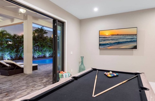 South Miami Villa | Lux 10 Bed&Bath Suite Villa w/Warm Pool & Game Rm