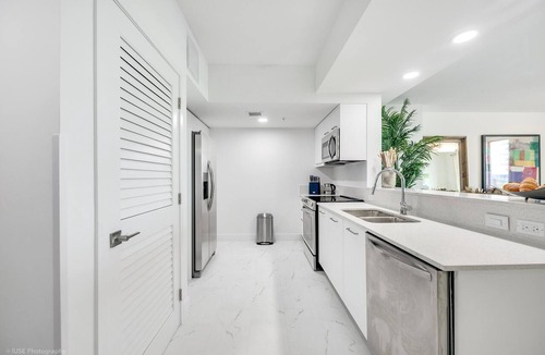 Downtown Hollywood Apartment | Lux 3BR City-View Retreat in Hollywood, 5th Floor