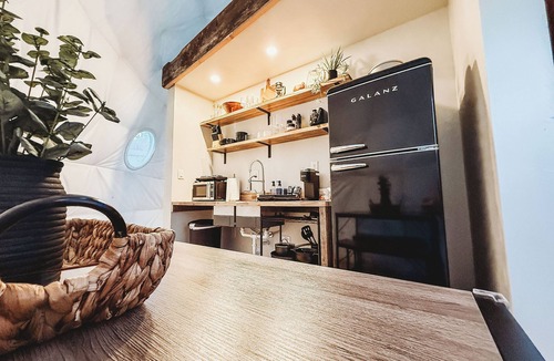 Lakeside House | Lux Glacier Dome Hot Tub Sauna Walk 2 FlatheadLake 45 mins from Glacier