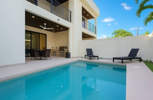 Harbordale House | Lux Jungle Haven Close to Port Everglades & Beach