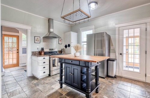 Kalispell House | Lux Kalispell Farmhouse w/Large Hot Tub