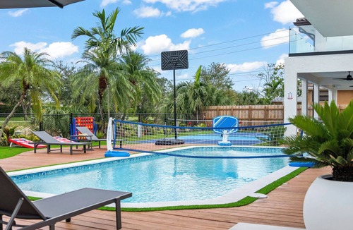Country Club House | Lux Resort Near Hard Rock Stadium Pool Spa/Gym
