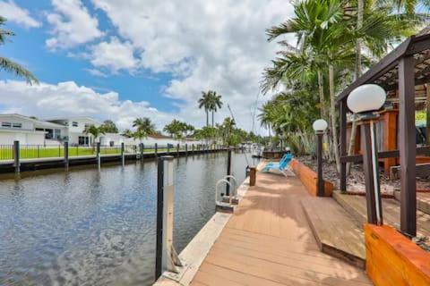 Riverside Park House | LUX View Villa