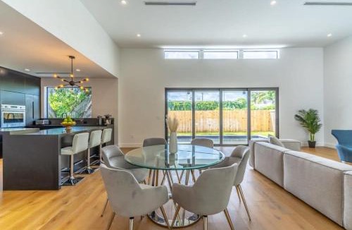 Buena Vista House | Lux Villa with Pool, Wynwood House by RoveTravel