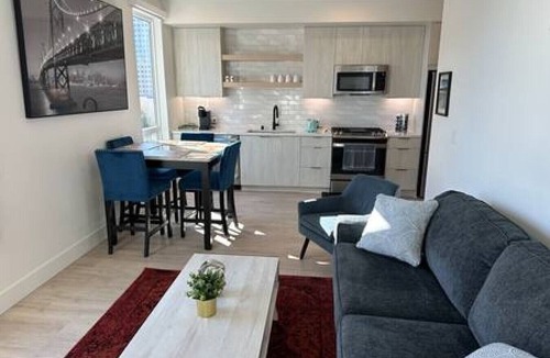 Downtown Long Beach Apartment | LUX Walk Conv Ctr Free Park Wi-Fi EV Hot Tub Gym E