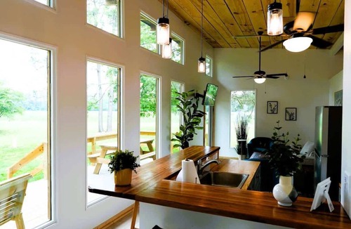 Locustville Cottage | Luxe 2BR Cabin with Deck and Creek View - Working Farm