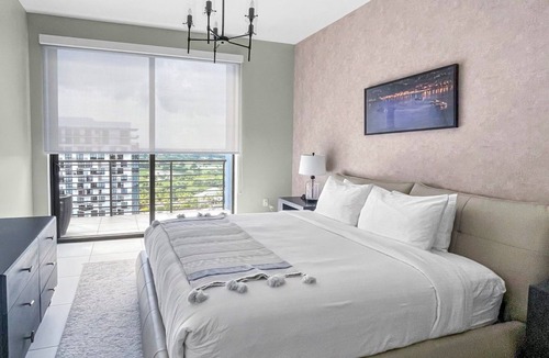 Doral Apartment | Luxe 2BR Suite w/Partial Golf View | Pool & Sauna