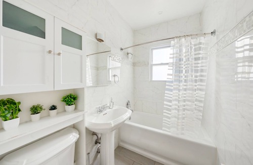 Southeast Yonkers Apartment | Luxe 3BR Oasis Minutes to Manhattan