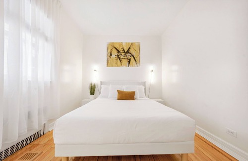 Southeast Yonkers Apartment | Luxe 3BR Oasis Minutes to Manhattan