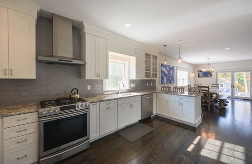 Tisbury House | Luxe 4 Bed/4 Ensuite Bath, A/C In-Town Vineyard Haven, Gunite Pool and Spa