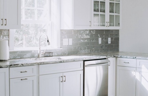 Tisbury House | Luxe 4 Bed/4 Ensuite Bath, A/C In-Town Vineyard Haven, Gunite Pool and Spa