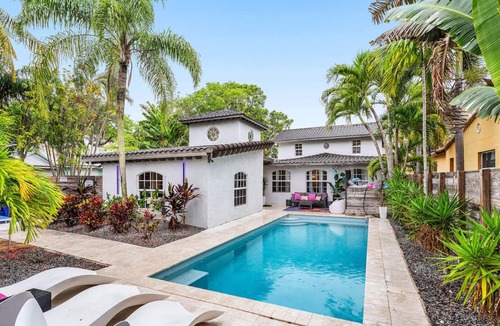 Victoria Park House | Luxe 5BR 4BA Heated Pool 10 Min to Beach BBQ