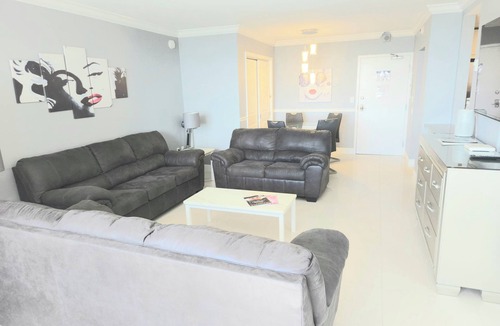 Galt Mile Hotel | Luxe Beach Resort -No resort fee- Cozy 1 bedroom -Large Pool-Sleeps 7