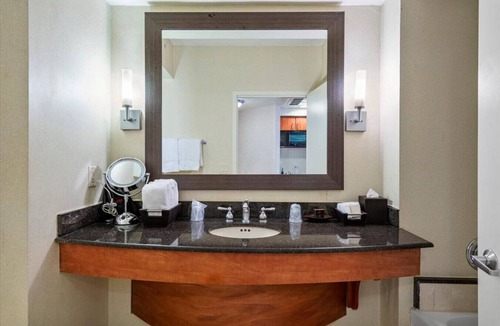 Sunny Isles Beach Hotel | Luxe Beachfront Resort, Top Location & Amenities