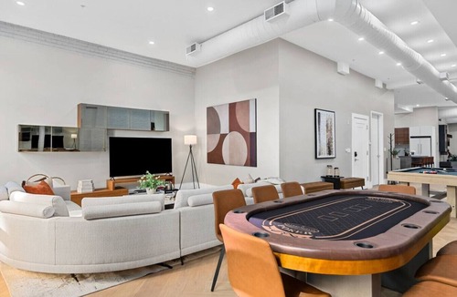 Downtown Boston Condo | Luxe Downtown Boston Loft with Game Room & Free Parking near Waterfront