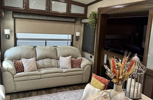 Glen Allen House | Luxe Farm-Stay w/ private animal sanctuary~10 min from city!