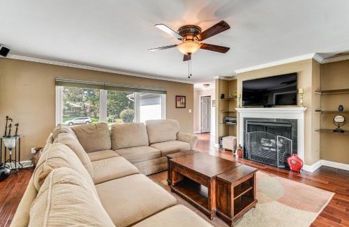 Portsmouth House | Luxe Lakefront Portsmouth Home: Fish, Swim & Play!