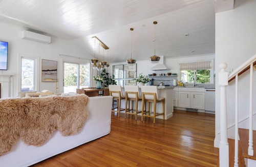 Northwest Harwich House | Luxe Lakefront Retreat★Sauna★Media Rm★Kayaks-SUPs★Bikes★Steps to BikePath★Pet OK