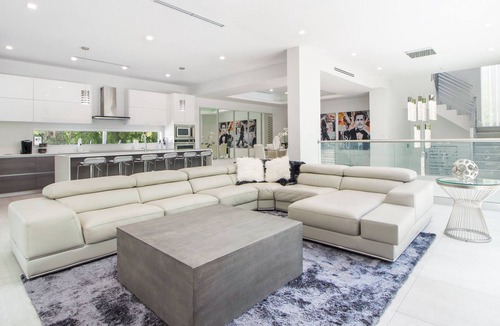 The Roads Villa | Luxe Modern Villa 4BR 4BA for 12, Rooftop Pool, Ping-Pong, Brickell