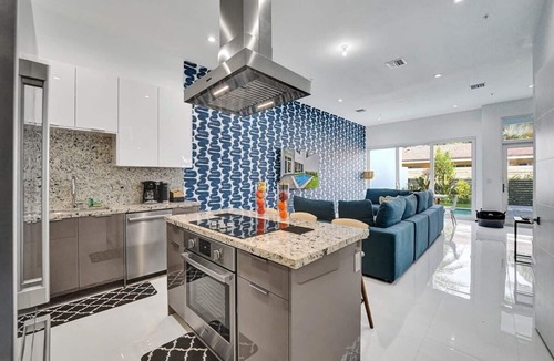 Lake Ridge House | Luxe NEW Modern Home with Pool