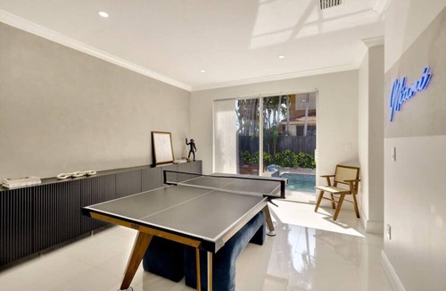 Ludlam House | Luxe Pool & Fire Pit | 5 min to Dolphin Mall