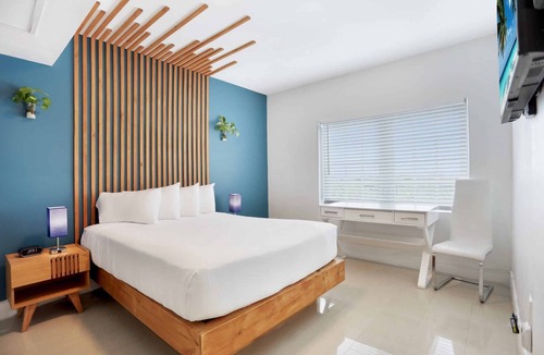 City Center Hotel | Luxe South Beach Escape – Prime Location!