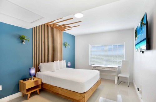 City Center Hotel | Luxe South Beach Escape – Prime Location!