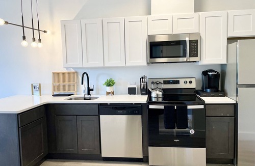 Elizabeth Apartment | Luxe Studio Near NYC, American Dream, EWR, MetLife