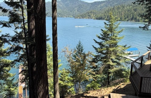 Clarksville Apartment | LUXE studio/with Hayden Lake private dock & hot tub "Blue Hayden"