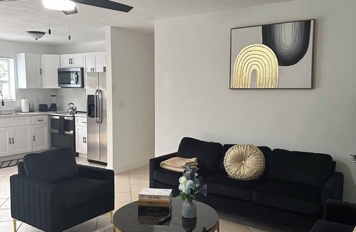 West Hollywood House | Luxery house/pool/near airport/hard rock casino hotel/downtown Hollywood/beach