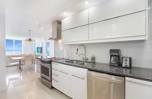 Hollywood South Central Beach Condo | Luxurious 2 bedroom/Full Ocean View Tides-CS56