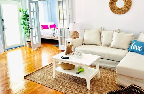 Royal Poinciana House | Luxurious 2500 sqft, Near Beach