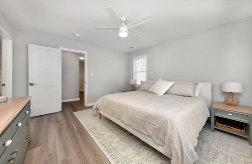 Issue House | Luxurious 3 Bedroom Vacation Getaway with Carport, Pool & Putting Green