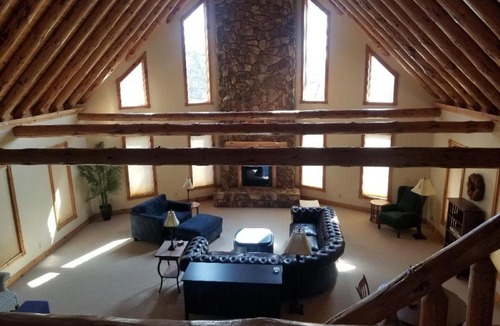 Burlington Flats Villa | Luxurious 4-Bedroom Log cabin sleeps 13 close to Cooperstown, NY