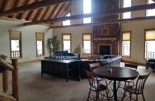 Burlington Flats Villa | Luxurious 4-Bedroom Log cabin sleeps 13 close to Cooperstown, NY