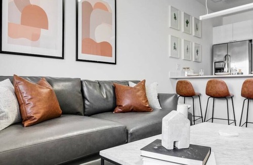 Richmond Apartment | Luxurious and sleek condo with great amenities!
