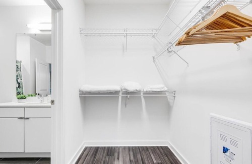 Richmond Apartment | Luxurious and sleek condo with great amenities!